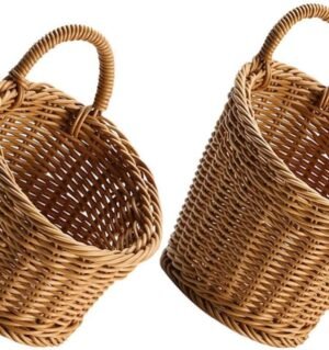 2pcs Hanging Woven Storage Basket Slanted Wall Mounted Flower Planter Pot Rattan Wall Plant Holder Farmhouse Egg Basket for Garlic Fruit