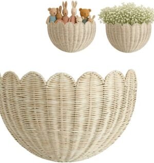 Scalloped Hanging Wicker Baskets for Wall, Scalloped Home Decor, Hanging Woven Rattan Wall Basket for Flowers Front Door Bathroom Storage (Natural)